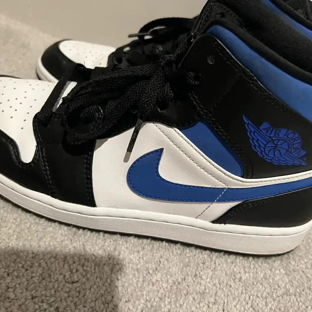 2021 Air Jordan 1 MID 